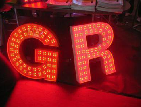 修武LED发光字常见的安装误区。